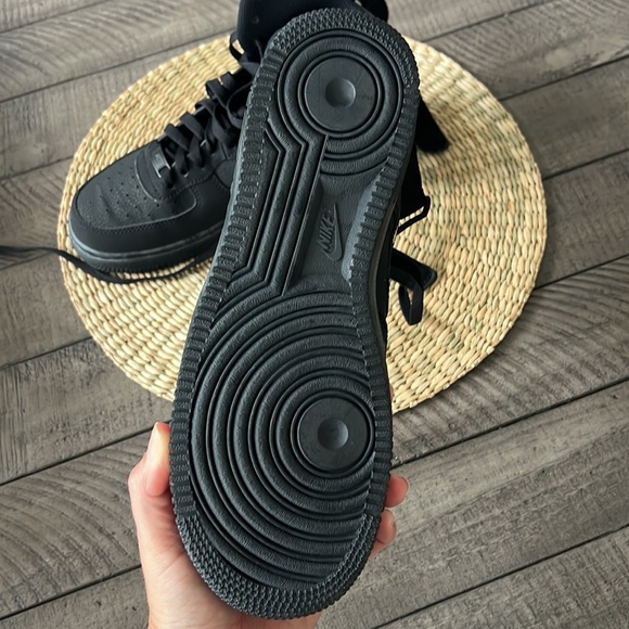 Nike Boys Black Air Force 1 high tops size 6.5 - Picture 2 of 3